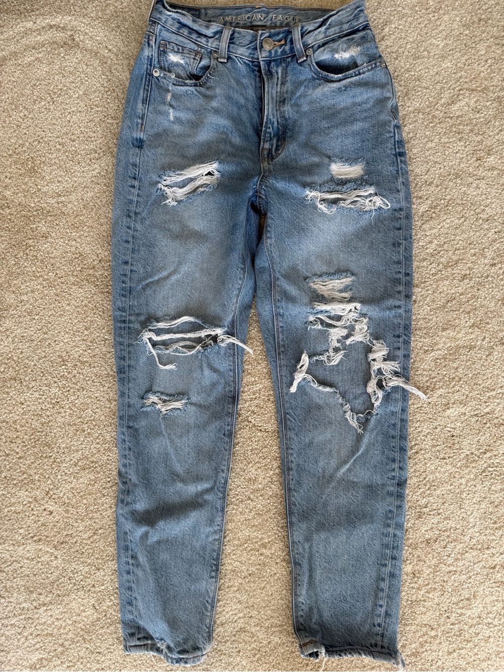 American Eagle ripped women’s jeans